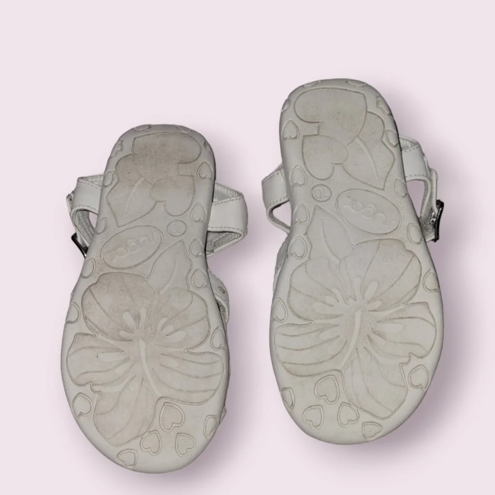 Sugar Butterfly Sandals Girl's size 10 Baby Toddler White